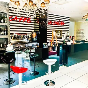3* Hotel Le Cinema